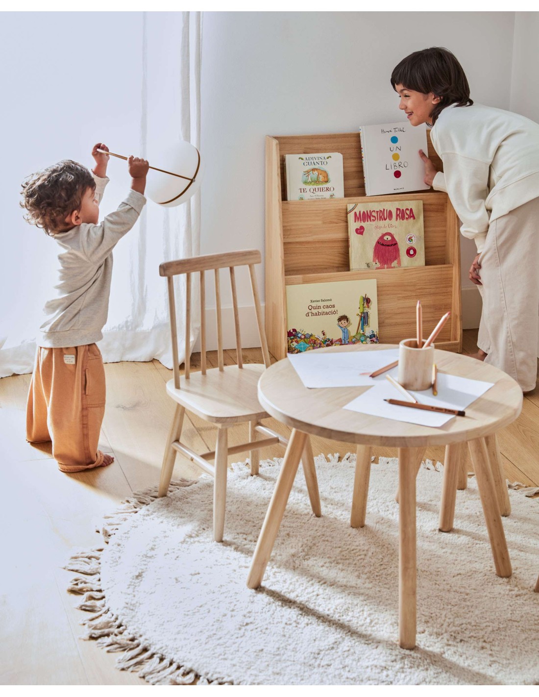 Mesa infantil cuadrada Dilcia de madera maciza de caucho 55 x 55