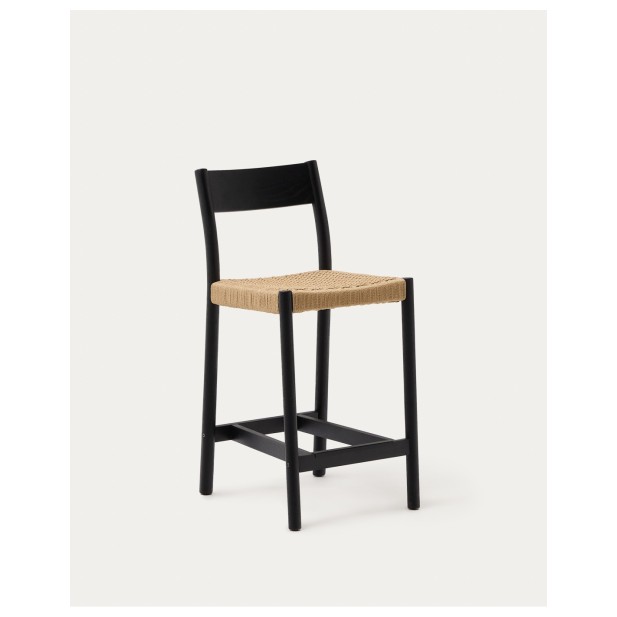 Taburete Yalia respaldo madera maciza roble acabado negro y asiento de cuerda 65cm FSC100% - Kave Home